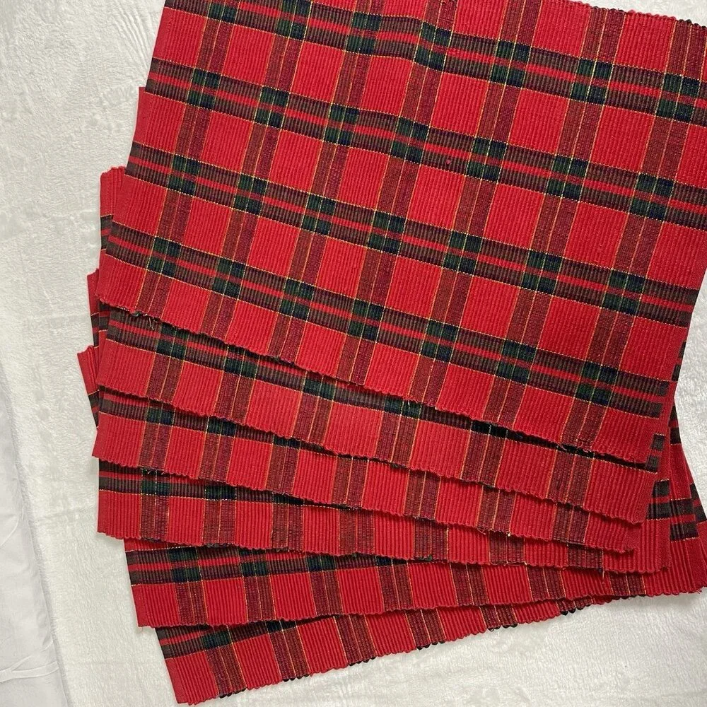 Bed‎ Bath & Beyond Christmas Red & Green 6 Cloth Placemats & 8 Matching Napkins